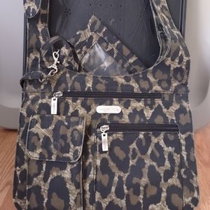 COPY - Baggallini Crossbody w/Removable Wristlet